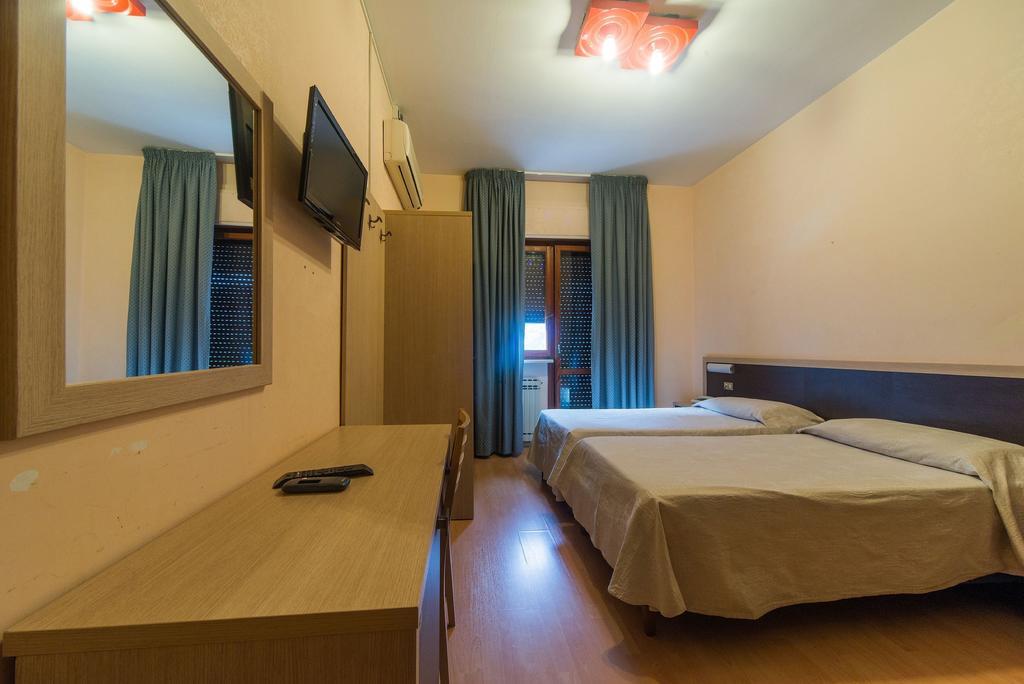 Hotel Del Camerlengo Fara San Martino Rum bild