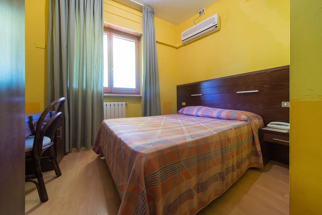 Hotel Del Camerlengo Fara San Martino Rum bild