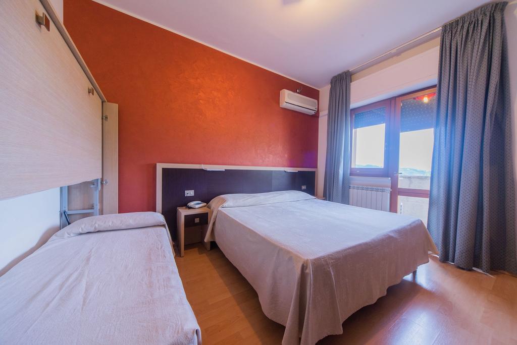 Hotel Del Camerlengo Fara San Martino Rum bild